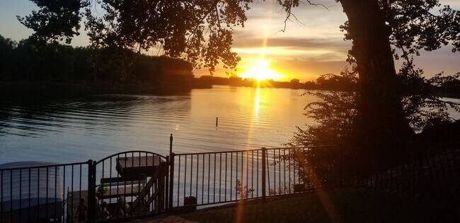 ¡Las mejores puestas de sol en el lago! - 315 Lakeshore Dr