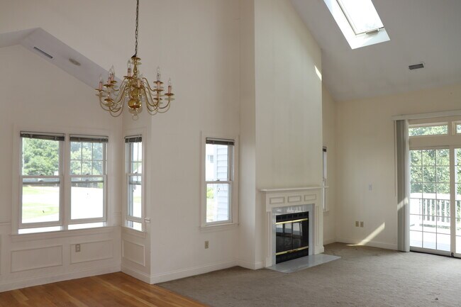 Building Photo - 97 Pond St
