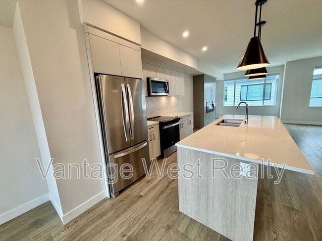 Building Photo - 1225-1225 Findlay Rd