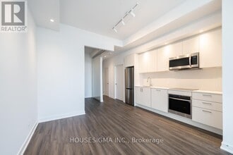 Building Photo - 1928 Lake Shore Blvd W