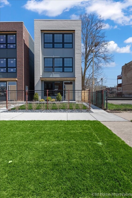Primary Photo - 4317 S Indiana Ave