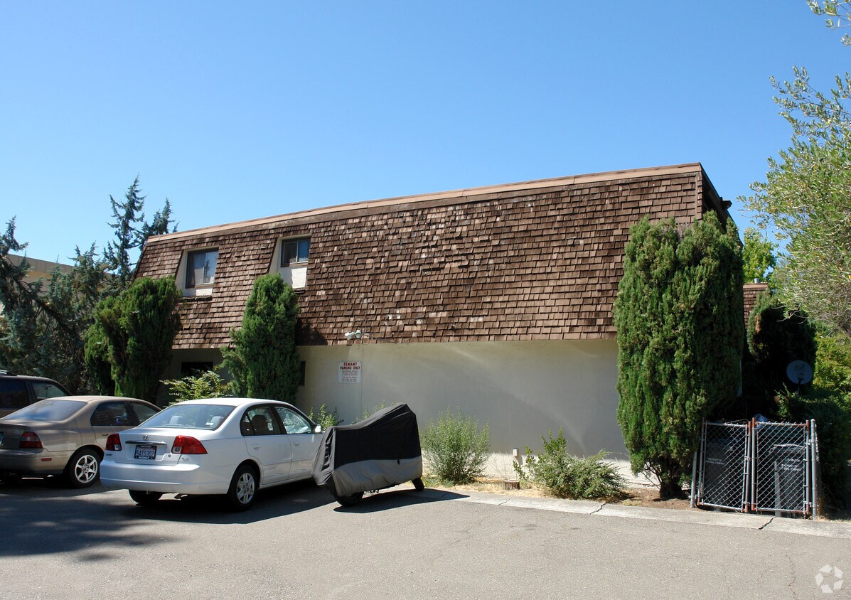 Building Photo - 7101 Avenida Cala