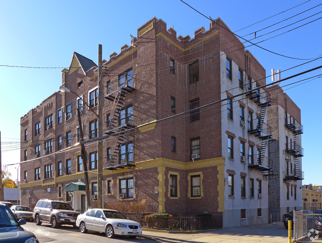 Foto principal - 94-40 210TH ST