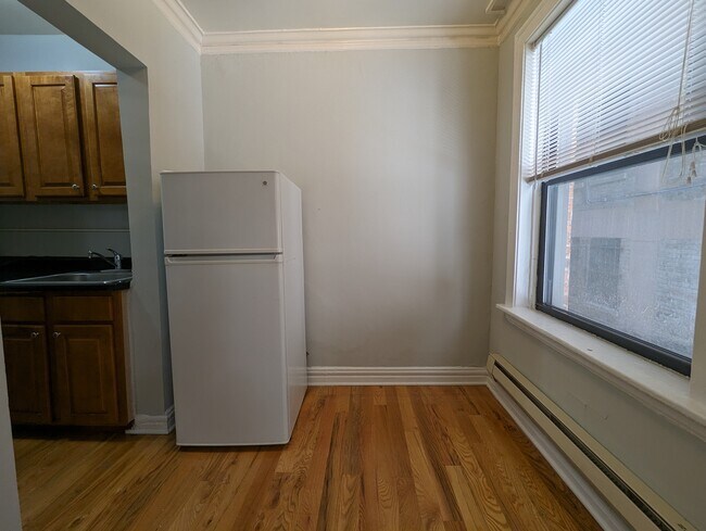 Foto del edificio - 429 W Roscoe St