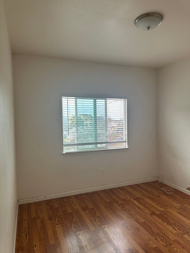 Foto del edificio - 1258 Ramona Ave
