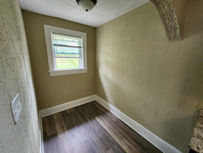 Building Photo - 3055 Melrose Ave NW