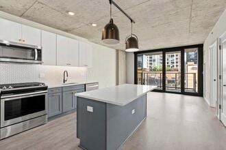 Building Photo - 661 N Wells St