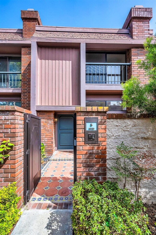 Frente - 4425 Alla Rd