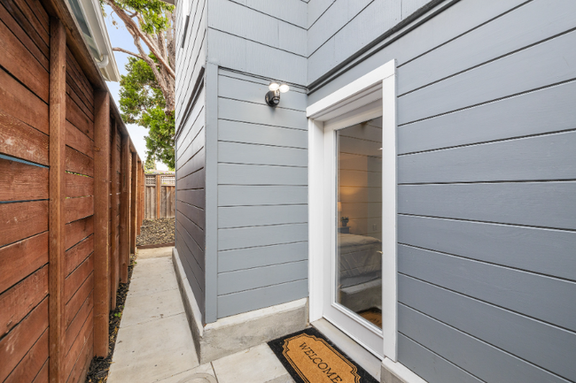 Building Photo - 908 55th St