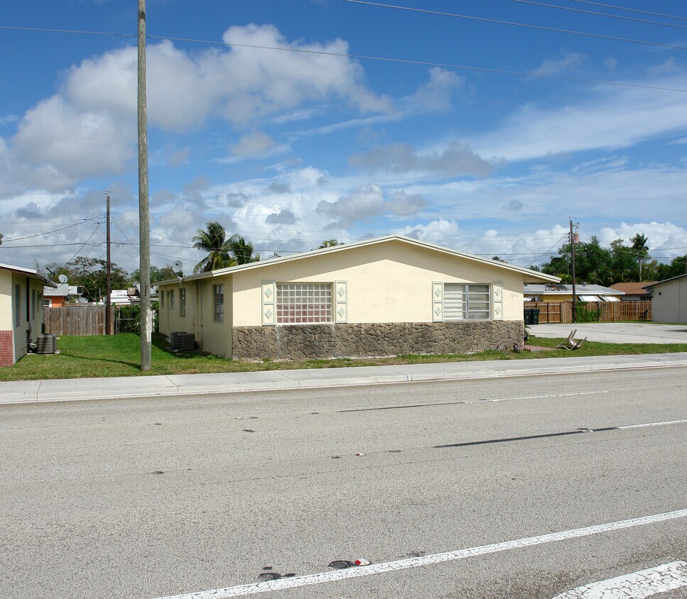 Building Photo - 2723-2741 W Griffin Rd