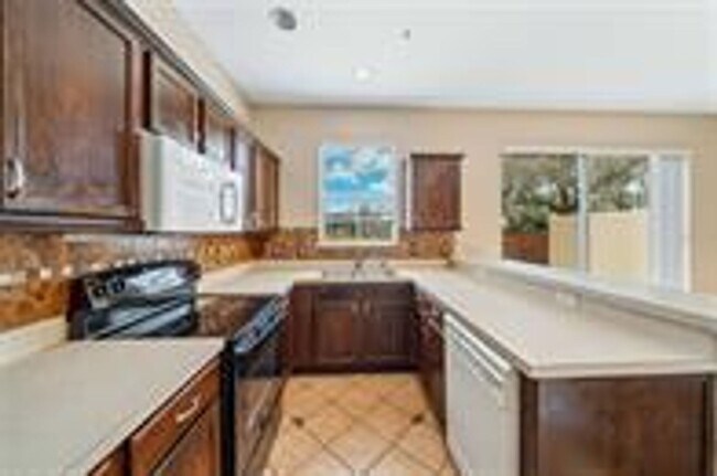 Foto del edificio - Luxury Lake Nona Townhome in Gated Community | 3BR + Garage + Resort-Style Amenities