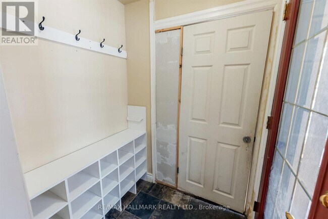 Building Photo - 62 Harewood Ave