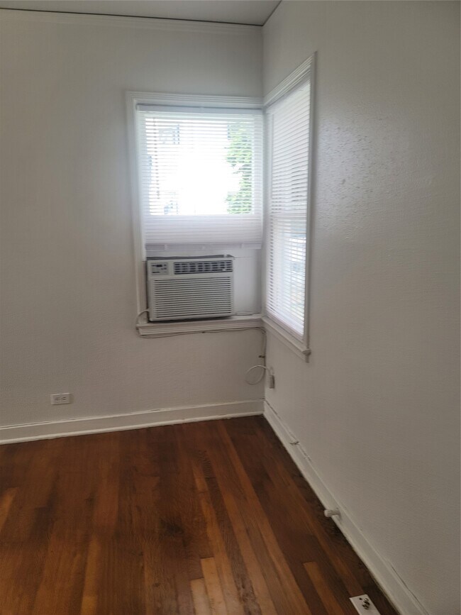 Building Photo - 1920 Binz St