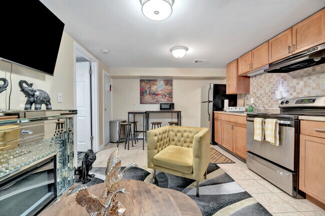 Foto del edificio - ONE MONTH FREE RENT