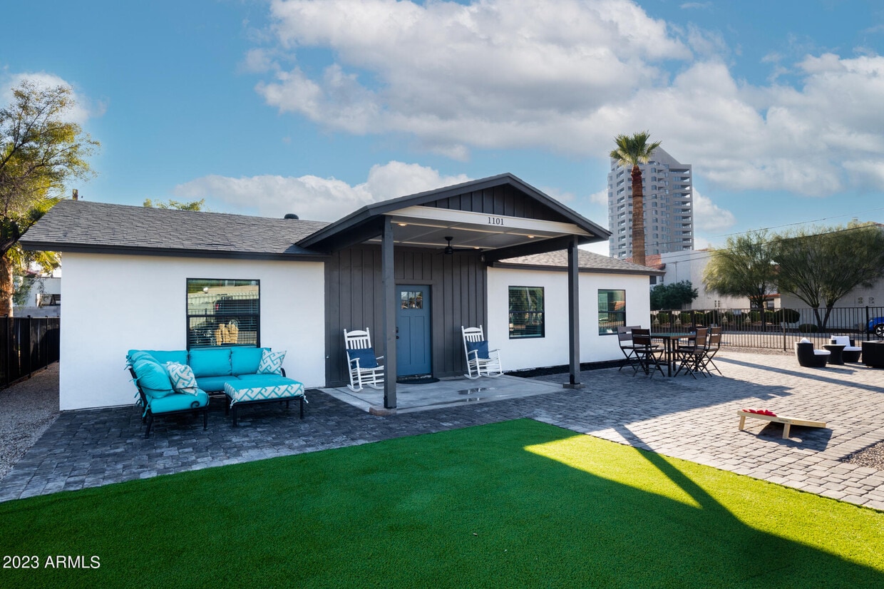 Primary Photo - 1101 W Whitton Ave