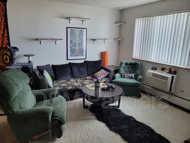 Foto del edificio - 5605 W Warren Ave