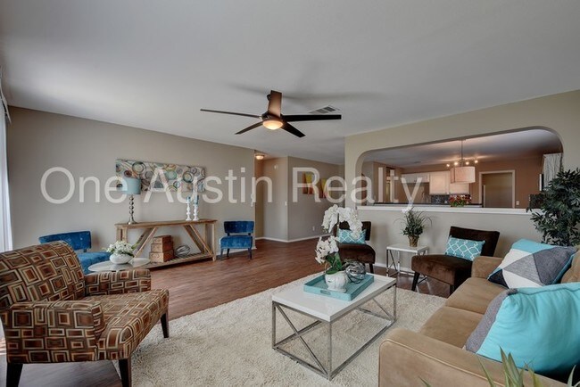 Building Photo - UPDATED 4 BEDROOM