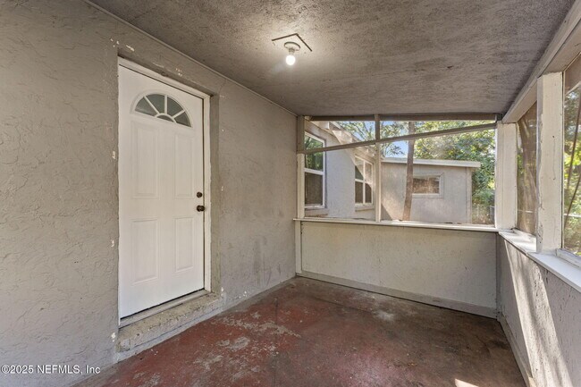 Foto del edificio - 4044 Hunter Cir