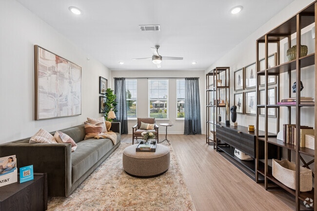 Interior Photo - Creekstone at 316