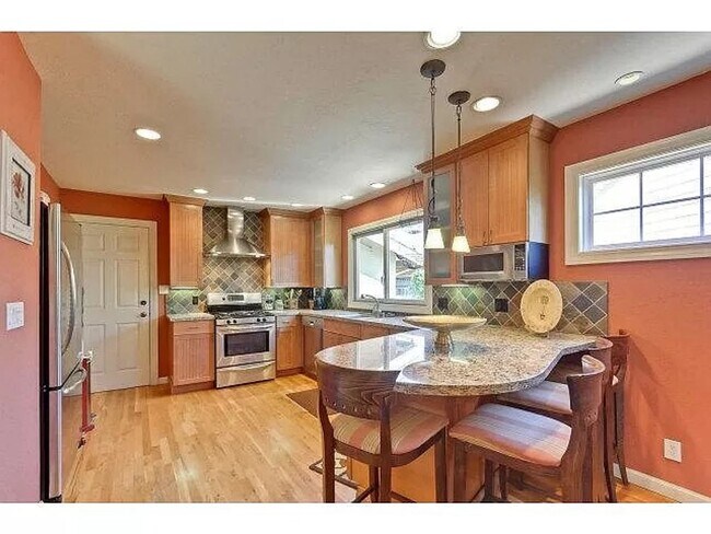 Building Photo - Beautifully Updated 3 Bedroom 2 Bath Home ...