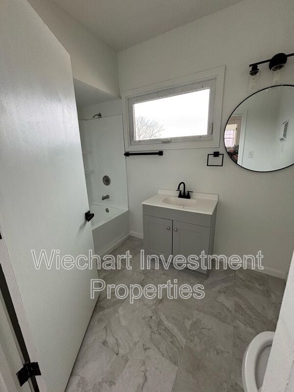 Building Photo - 201 S Blackhoof St