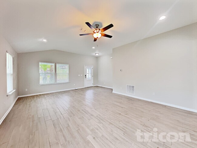 Building Photo - 606 Northside Dr S