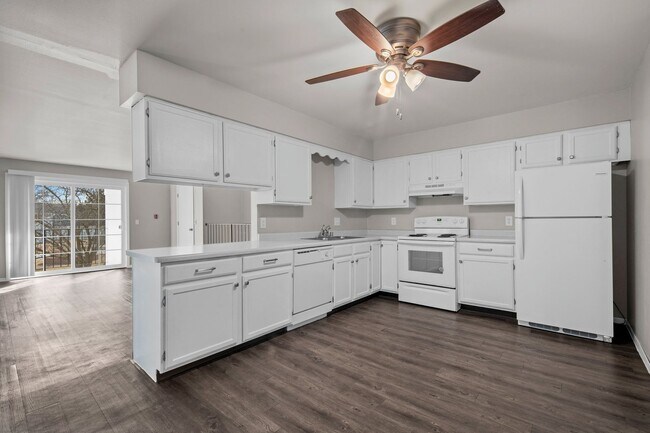 Building Photo - 2 Bedroom 2 Bathroom