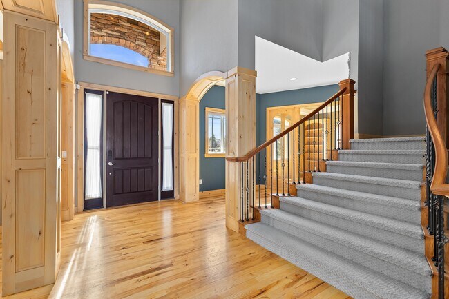 Building Photo - 348 Meadow View Pky