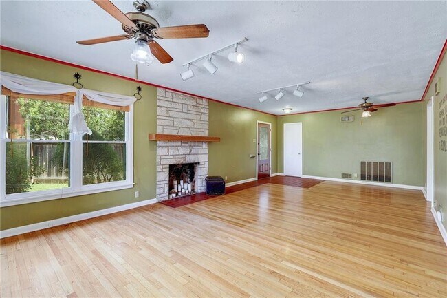 Building Photo - 509 E 38th St