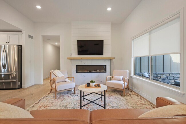Building Photo - 1641 Spring Mountain Dr
