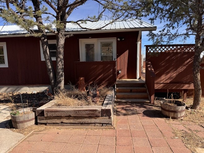 Foto del edificio - 3 Bedroom, 2 Bathroom Home in Cedar Crest, NM.