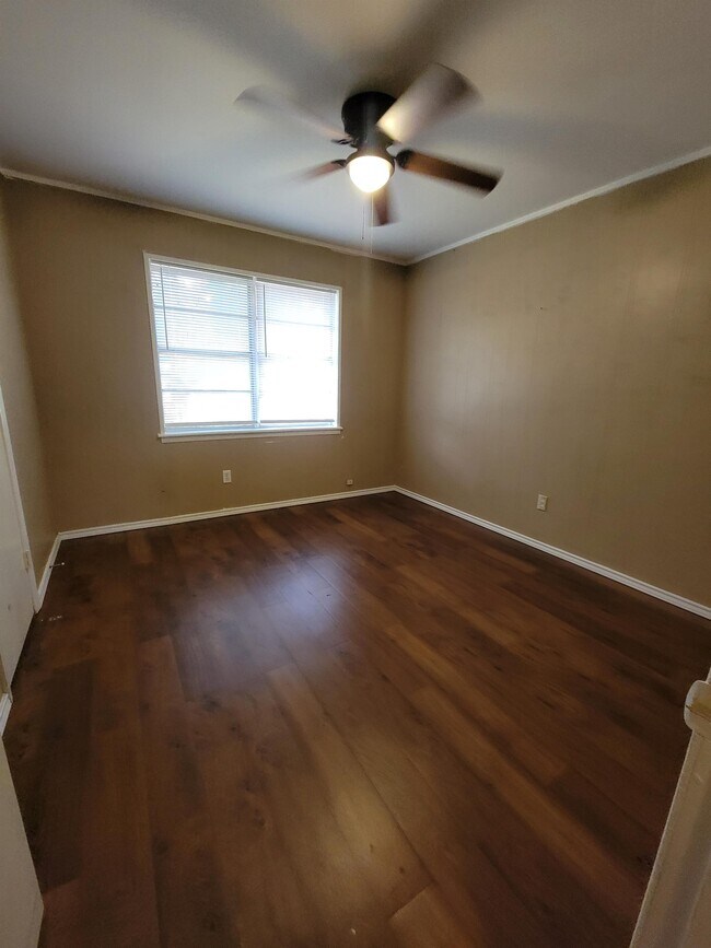 Building Photo - 11662 W First Ave