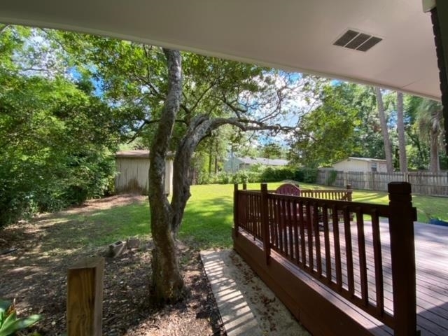 Foto del edificio - 899 Tamarack Ave