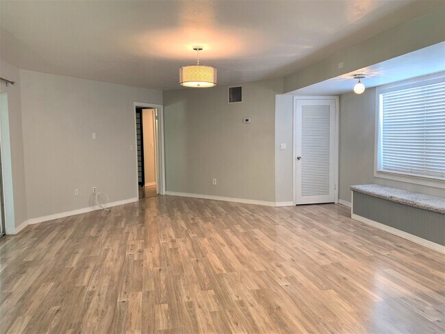 Foto del edificio - Updated Beautiful 2/2 Upstairs unit at The Village of Stuart