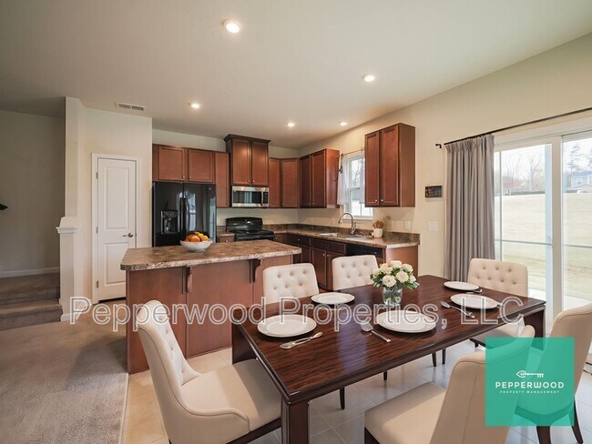 Foto del edificio - 411 Triple Crown Way