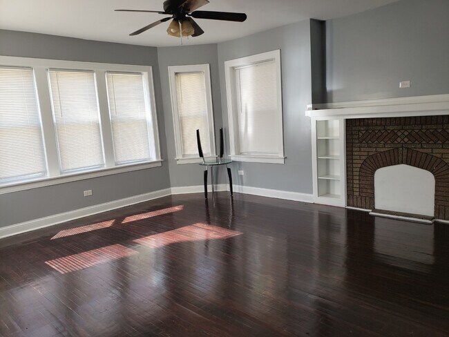 Foto del edificio - 7723 S Constance Ave