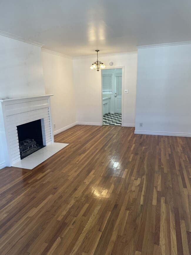 Living Room - 933 W Huntington Dr