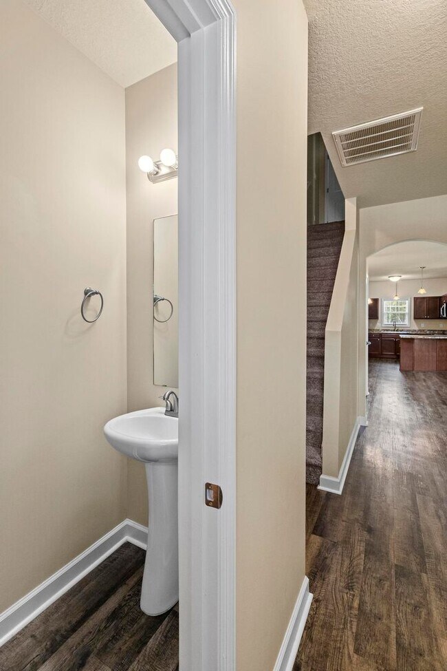 Foto del edificio - Holly Ridge Townhouse For Rent!