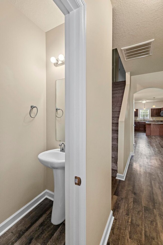 Foto del edificio - Townhouse For Rent!