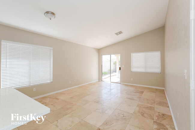 Foto del edificio - 5225 Meadow Rock Ave
