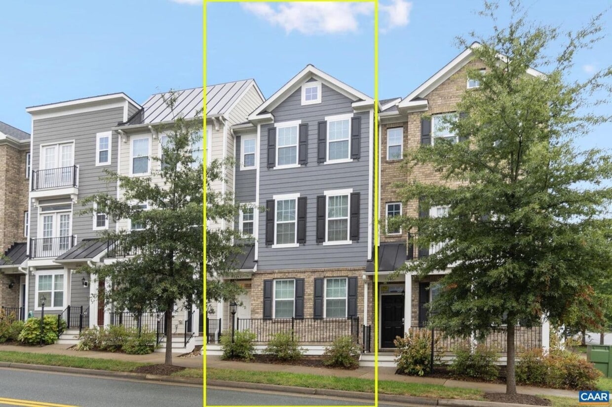 Foto principal - 4 Bedroom 3.5 Bathroom Townhouse with 2 Car Garage - Brownsville Elementary School District