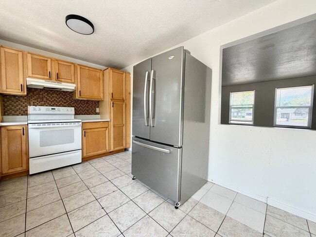 Building Photo - 9900 S Darin Dr