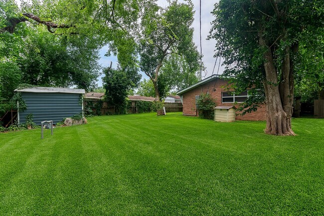 Foto del edificio - 6721 Stroud Dr