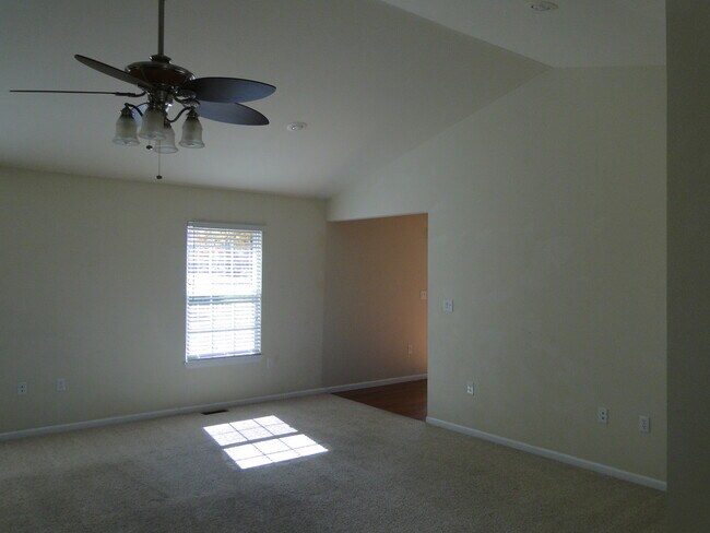 Foto del edificio - Hardwood Flooring