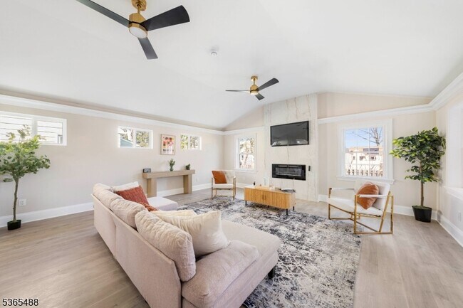 Foto del edificio - 536 Spruce Ave