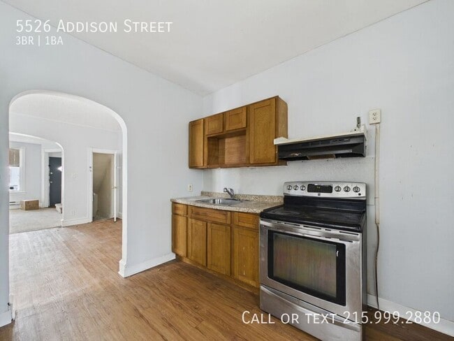 Building Photo - 5526 Addison St