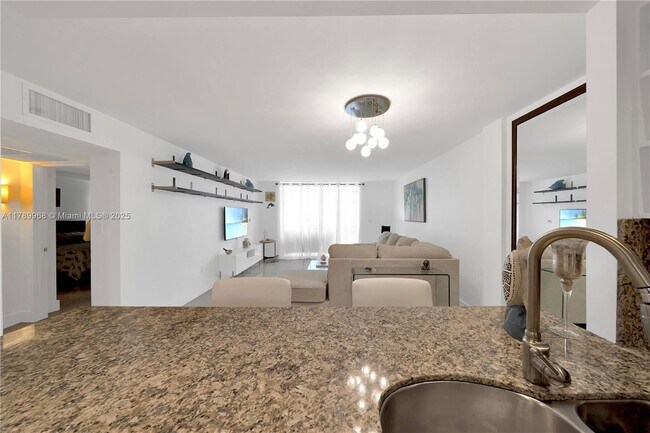 Foto del edificio - 3750 NE 170th St