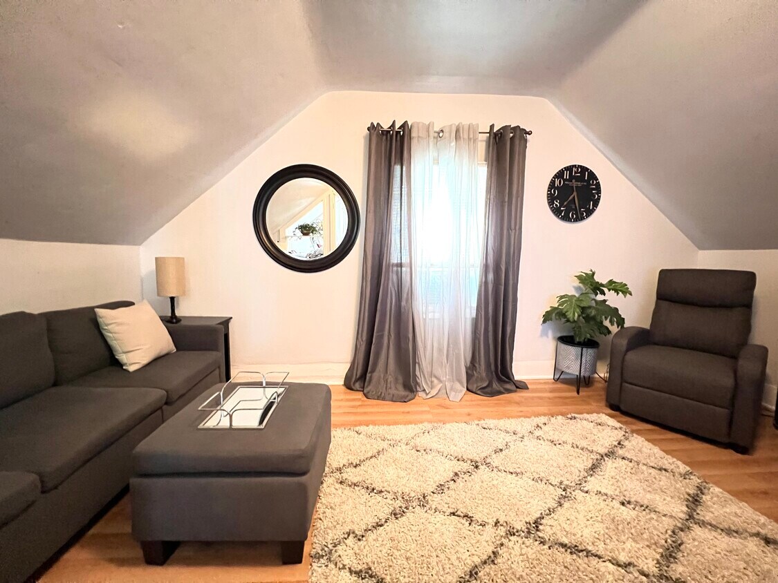 Sala de estar - 613 Birch St