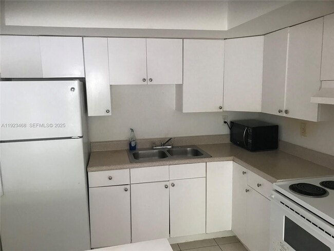 Building Photo - 206 NE 3rd St