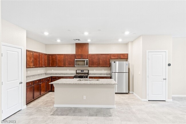 Building Photo - 2420 Padulle Pl